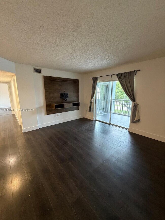 Foto del edificio - 8540 SW 212th St