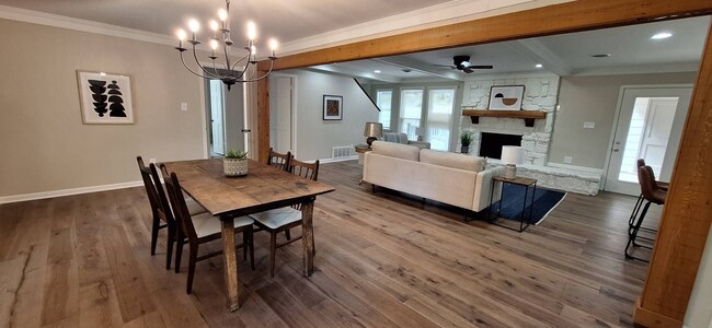 Foto del edificio - Beautifully renovated home in Rocky Woods ...