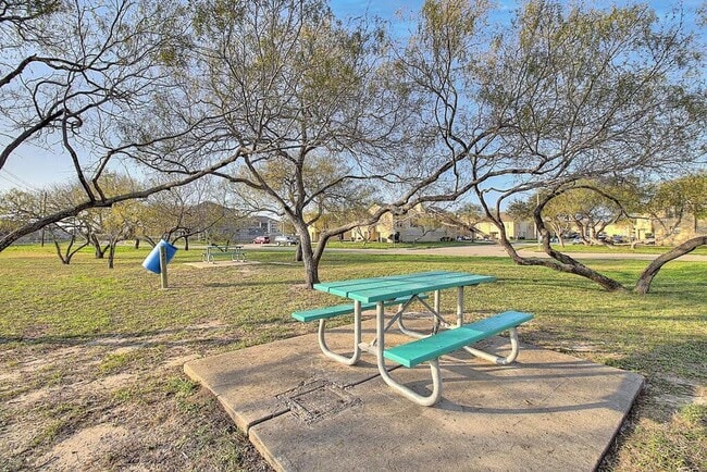 Building Photo - 2314 Capitan Dr