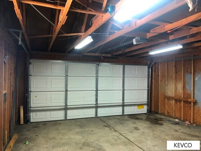 Foto del edificio - Charming Home in Beautiful Neighborhood by Park!