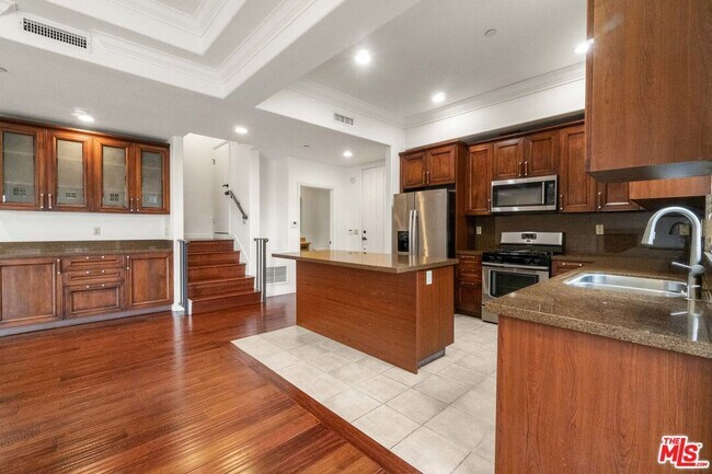 Foto del edificio - 10765 Wilkins Ave