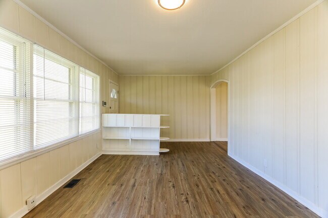 Building Photo - 2629 Wood Dr NE