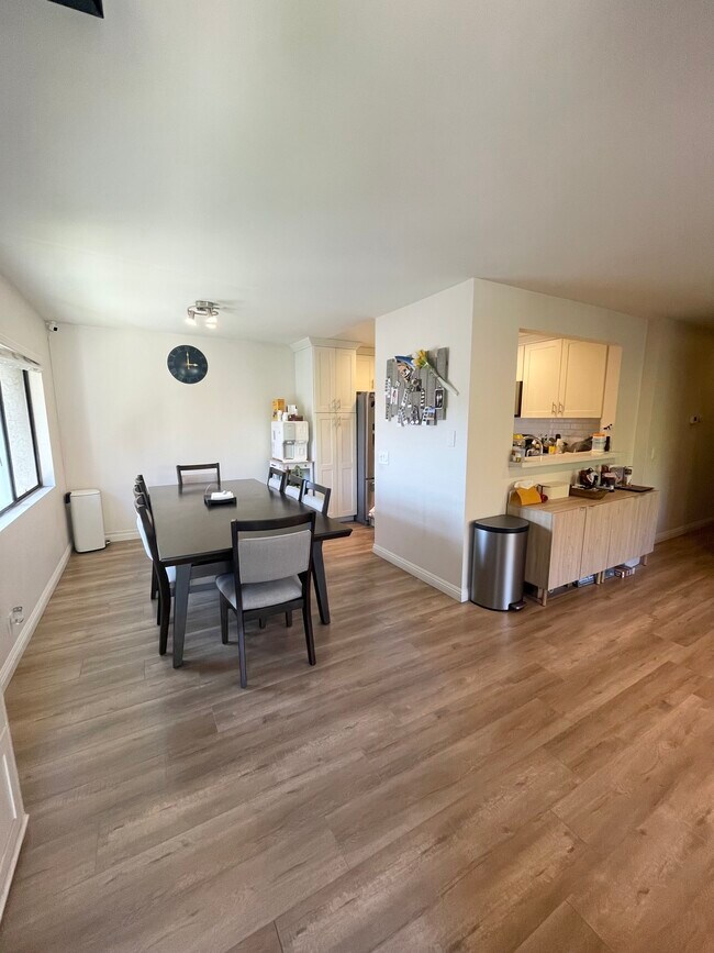 Foto del edificio - 13100 Creek View Dr