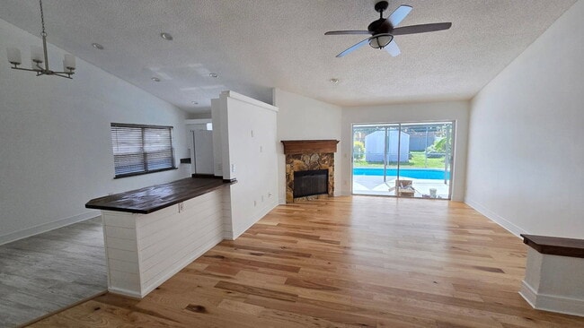 Building Photo - 211 N Cervidae Dr