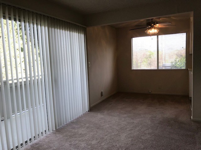 Living Room - 2524 Jones Rd