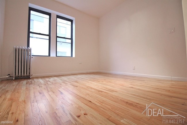 Building Photo - 450 Saint Johns Pl