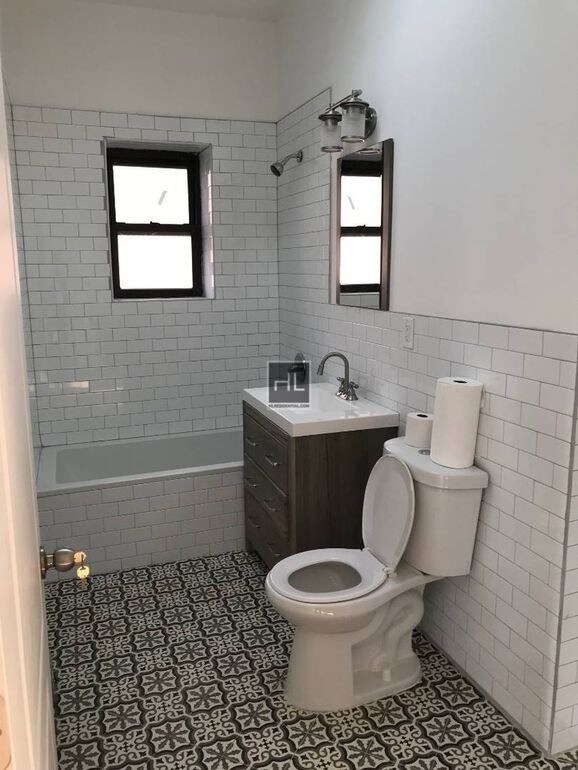 Building Photo - 451 Newport St