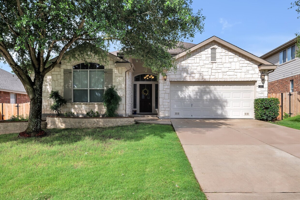 Foto principal - 521 Triple Crown Dr