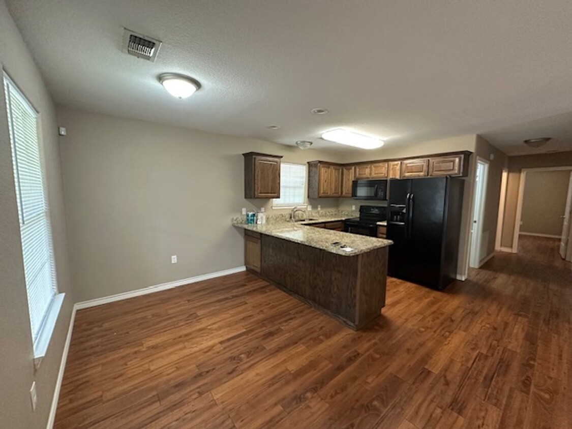 Primary Photo - 2 bed/2 bath house in Durant, OK