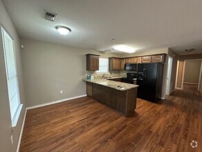 Building Photo - 512 W Elm St