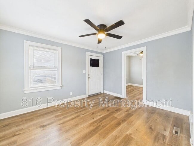 Foto del edificio - 3218 E 61st St