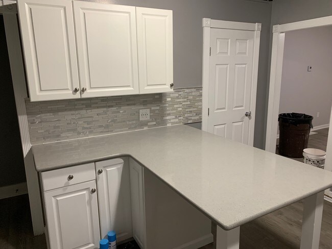 Building Photo - 253 Cove Rd