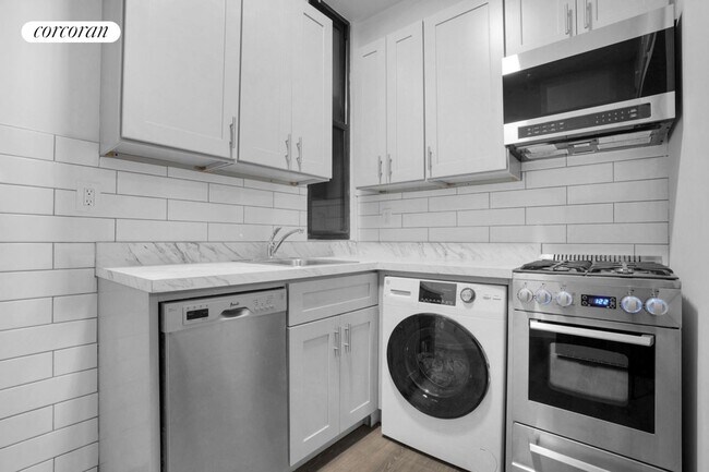 Building Photo - 350 E 89th St