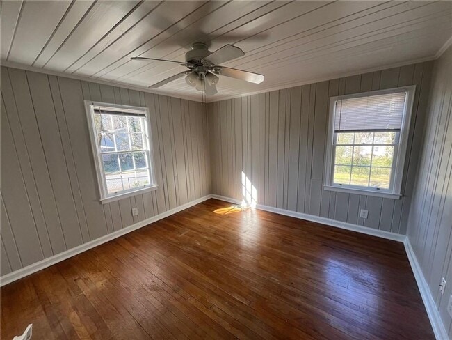 Foto del edificio - 2254 N Shallowford Rd