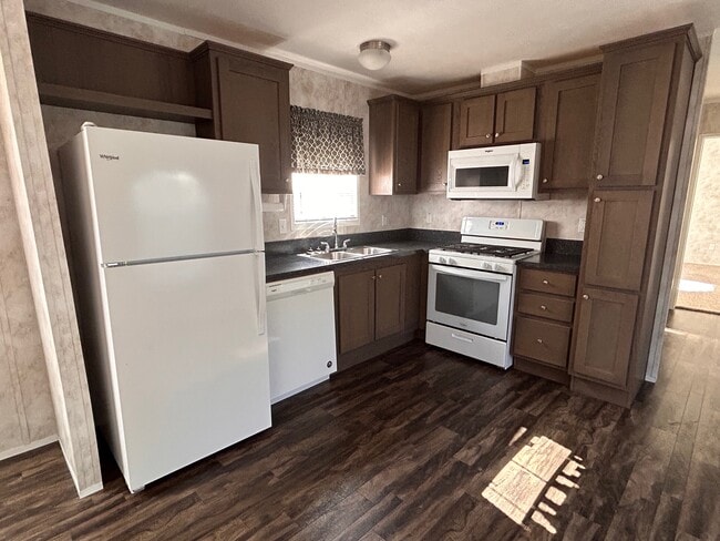 Building Photo - 7 Deer Run Pky