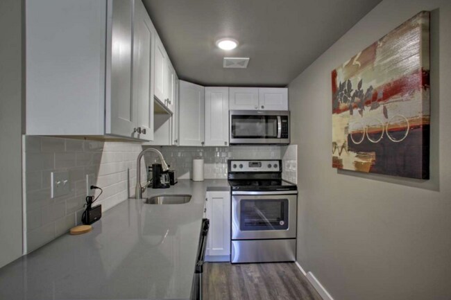 Foto del edificio - 10625 E Trent Ave