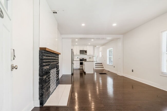 Building Photo - 857-859 Wilson Ave