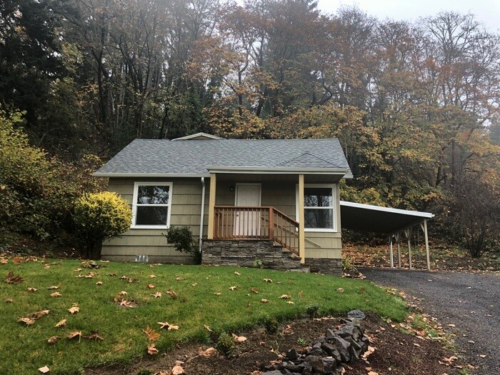 Primary Photo - BEAUTIFUL TWO BEDROOM CHARMER LOCATED IN L...