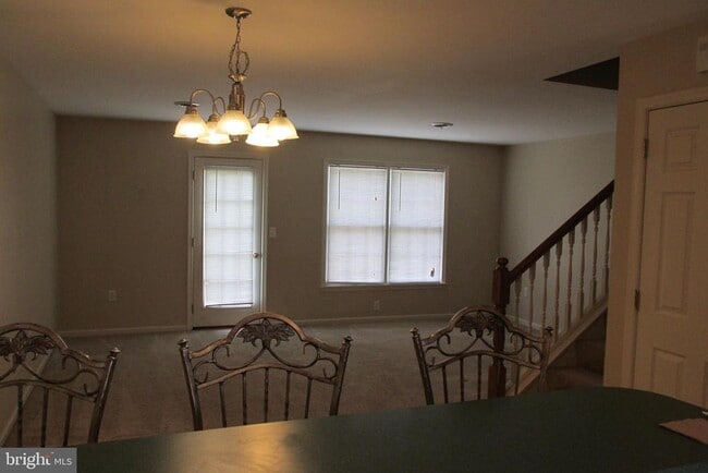 Building Photo - 888 Woodridge Dr
