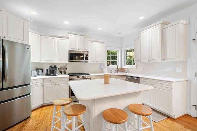 Foto del edificio - 7829 Harps Mill Woods Run