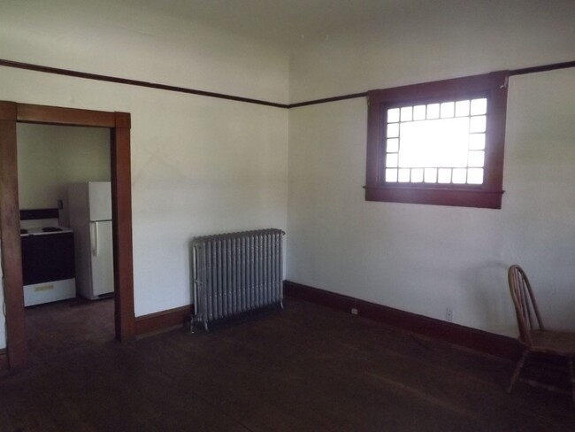 Foto del edificio - 1 Bed, 1 Bath 7 Plex