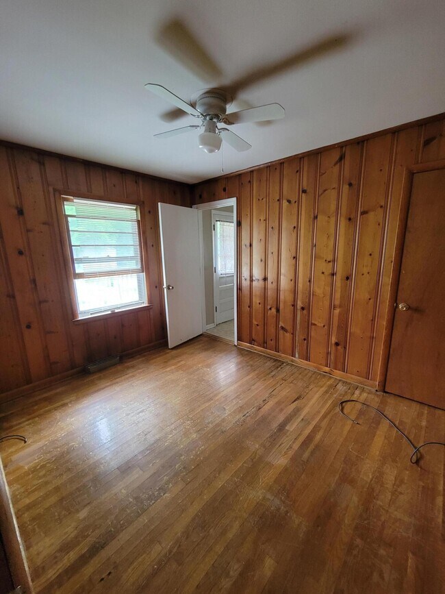 Building Photo - 1728 Shenandoah Dr