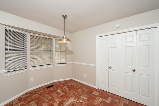 Building Photo - 8405 Lanewood Cir