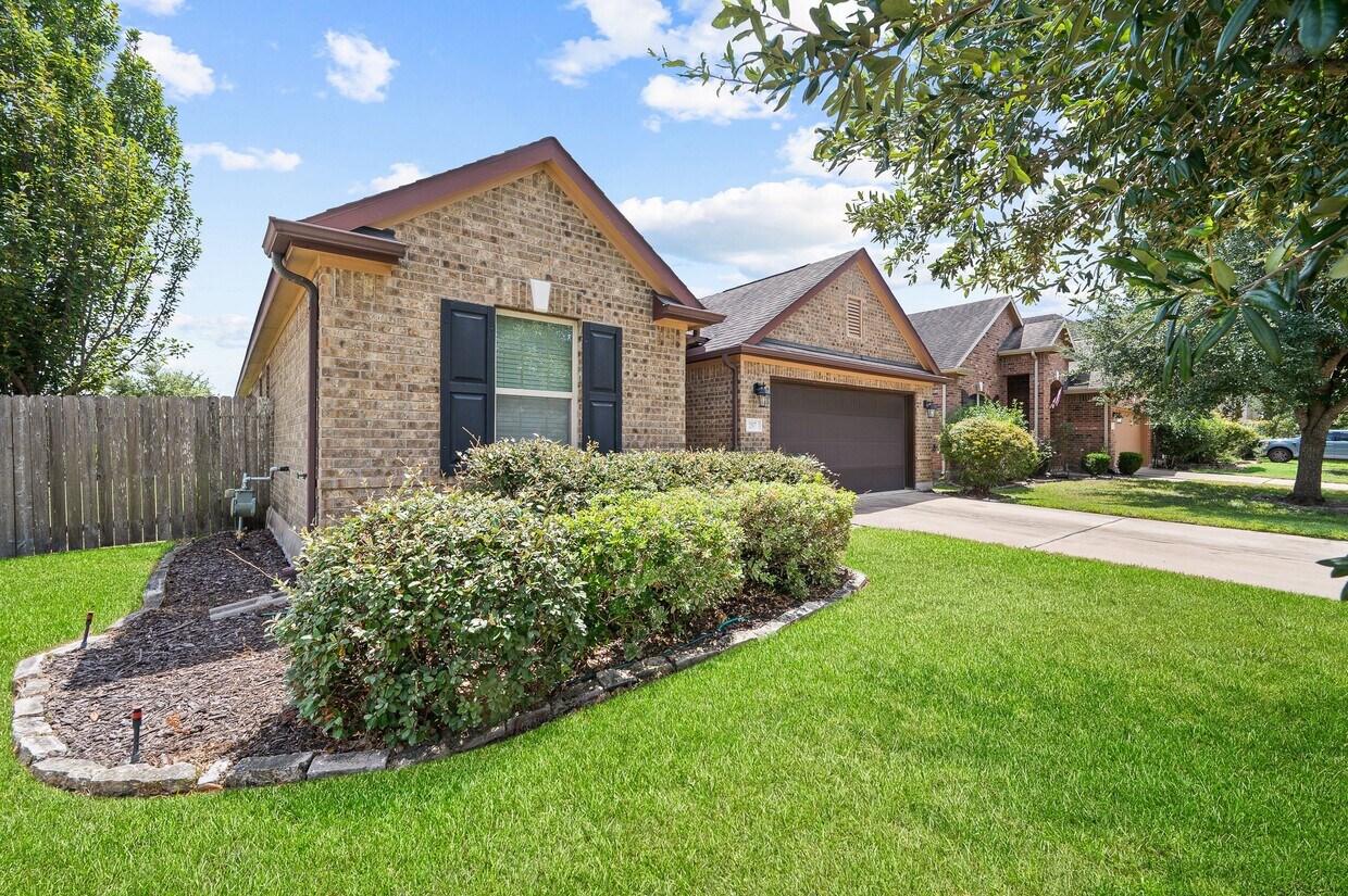 Foto principal - 207 Lockridge Hill Ln