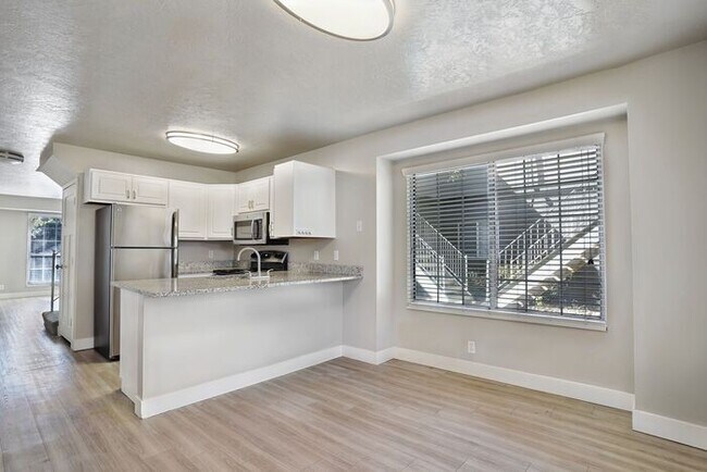 Building Photo - End Unit Spacious Two Bedroom Two & Half B...