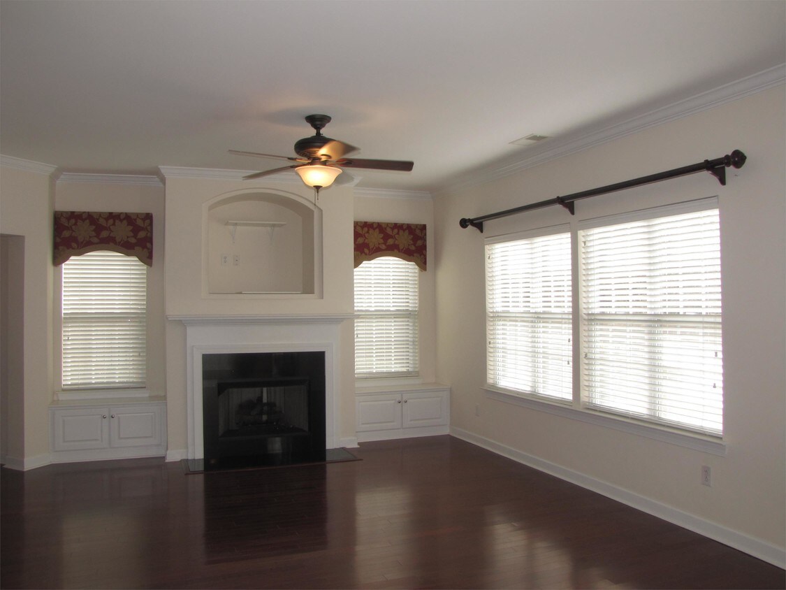 Primary Photo - 15219 Loire Valley St