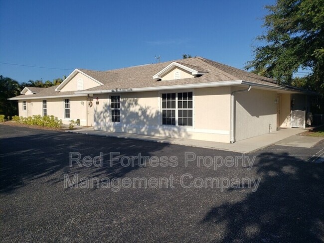 Building Photo - 1916 Santa Barbara Blvd