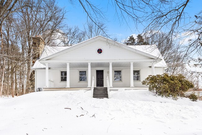 Building Photo - 17 N Maple St