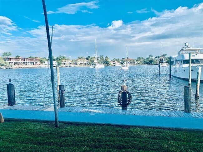 Foto del edificio - 2727 Yacht Club Blvd
