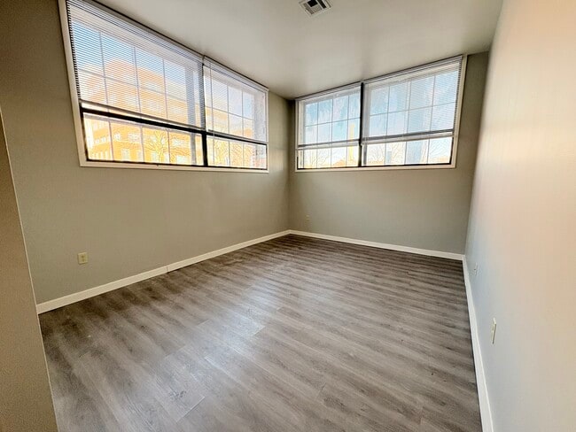 Building Photo - The Foundry