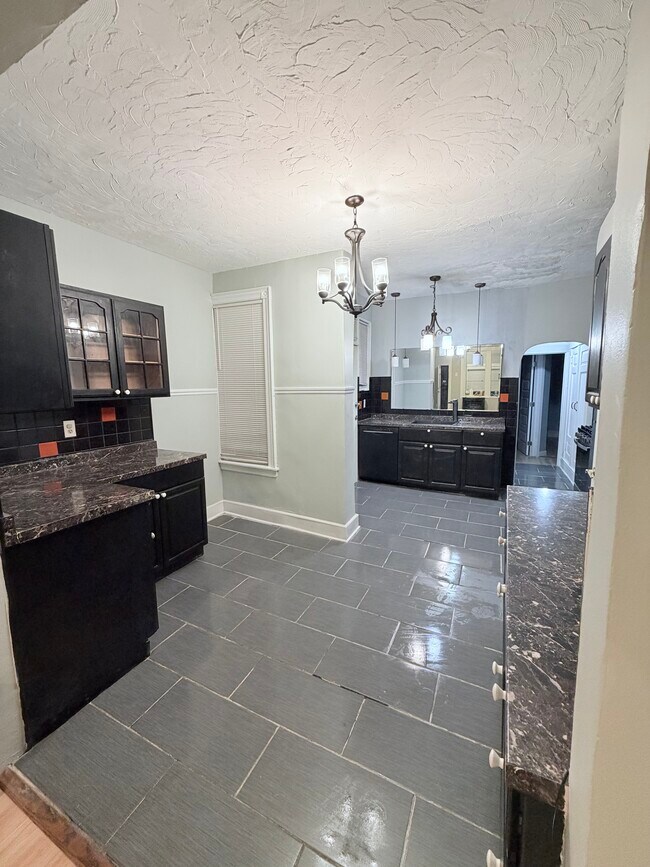 Building Photo - 428 S 57th St