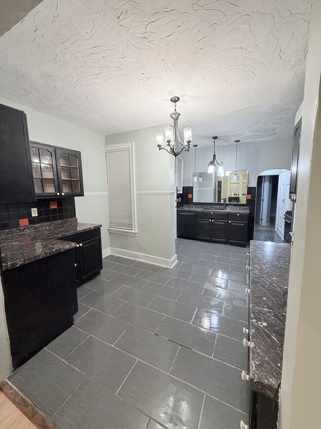 Building Photo - 428 S 57th St