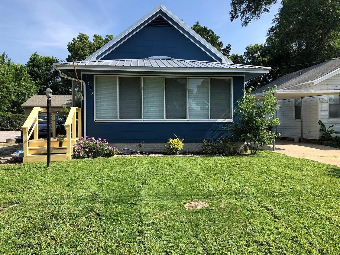 Foto principal - 1718 E Lee St