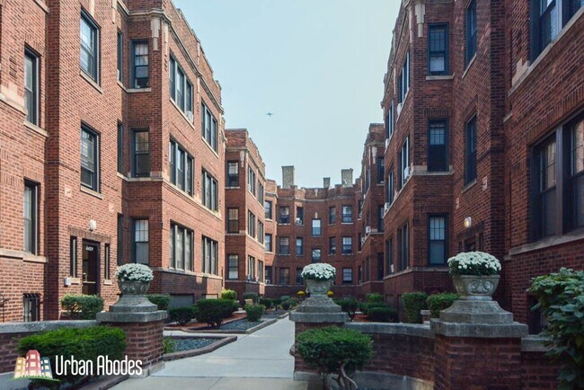 Building Photo - 4413 N Wolcott Ave