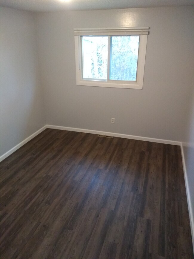 Dormitorio - 4413 E Patrick Rd