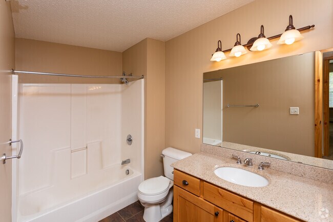 2HAB, 2BA - B4 - 1037 ft² - The Lodge at Pine Lakes