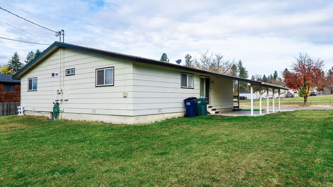 Building Photo - Delightful Duplex in the Heart of CDA