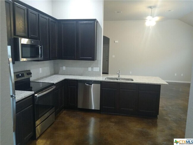 Building Photo - 1121 Burek Cross