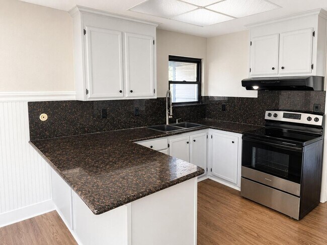 Foto del edificio - 4556 Beechnut Way