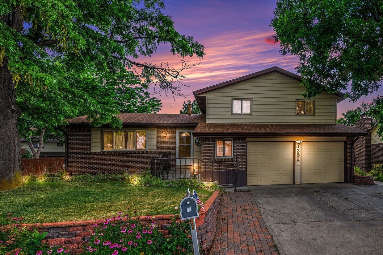 Foto principal - Spacious 5 Bedroom in the Heart of Littleton!