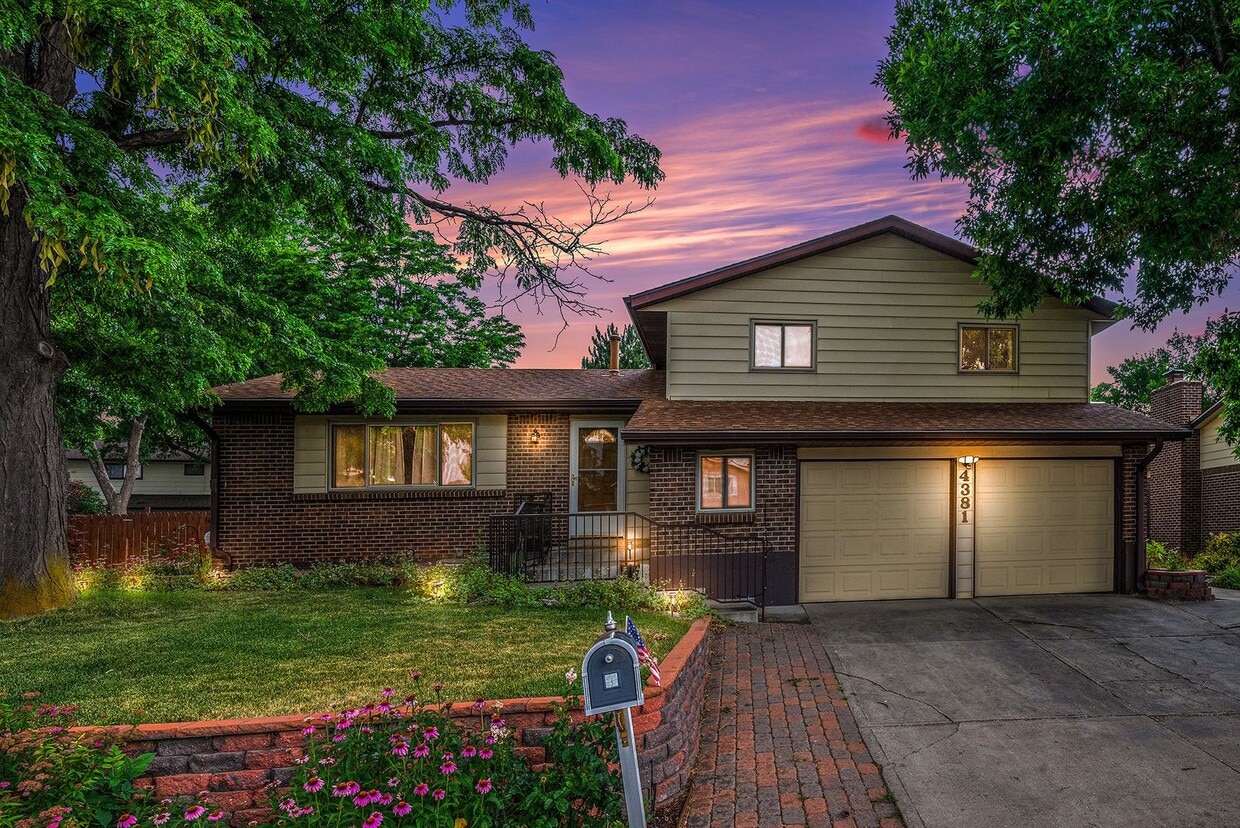 Primary Photo - Spacious 5 Bedroom in the Heart of Littleton!