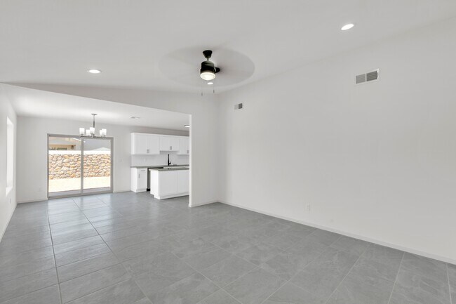 Foto del edificio - 15221 Purpose Ave