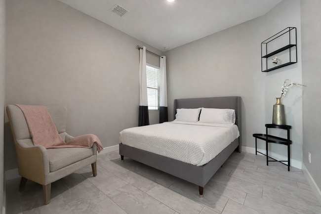 Building Photo - 2506 E Pleasant Ln