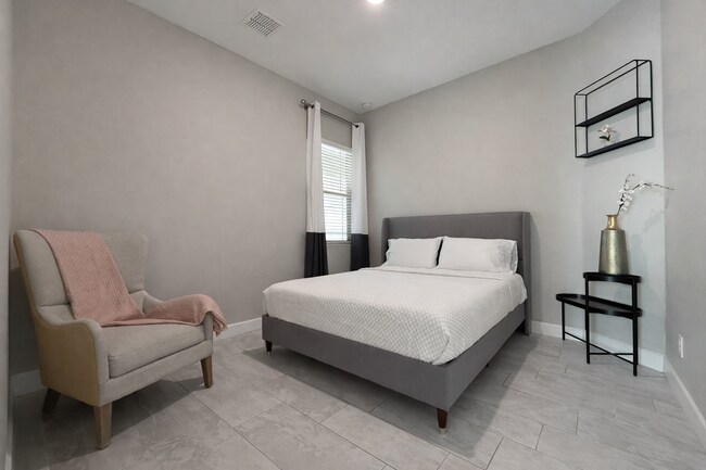 Foto del edificio - 2506 E Pleasant Ln