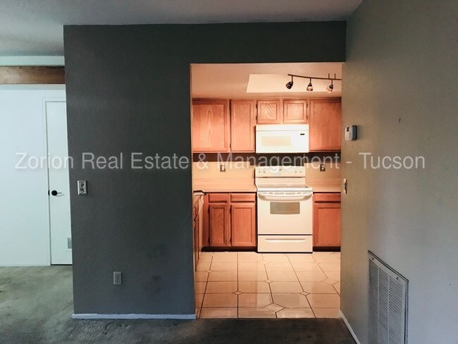 Building Photo - 4275 N. River Grove Circle #128