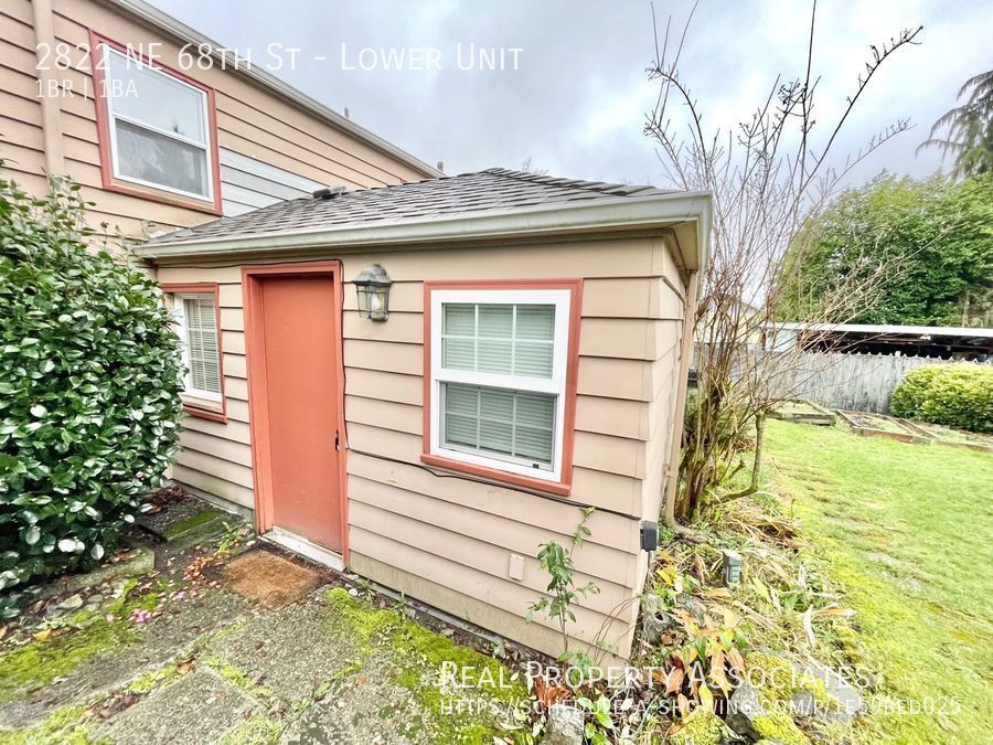 Lovely RavennaWedgwood Unit Available Now... Apartment for Rent in Seattle, WA